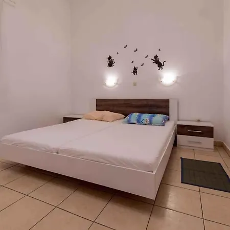 One-bedroom 22