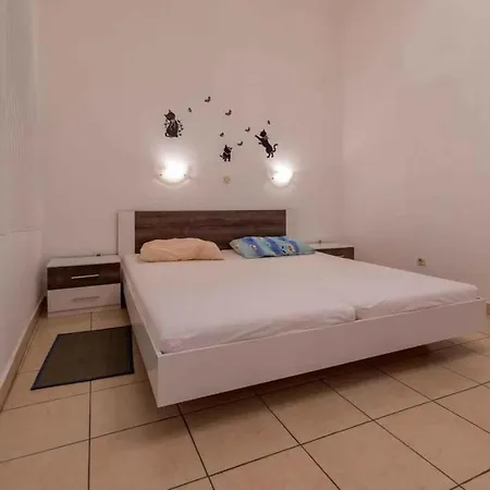 One-bedroom 22